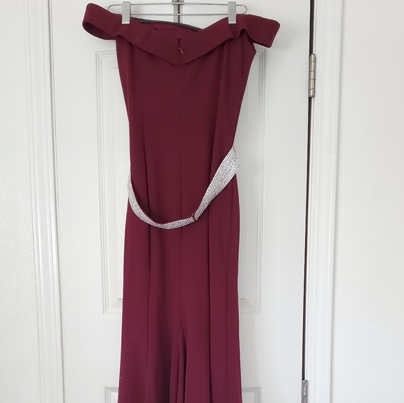 Burgundy long bridesmaids gown dress with train - Picture 2 of 8